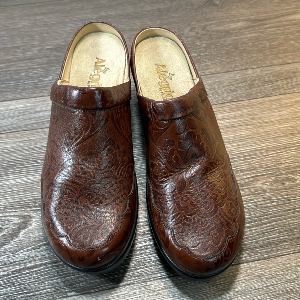 Alegria brown leather clogs woman’s size 41